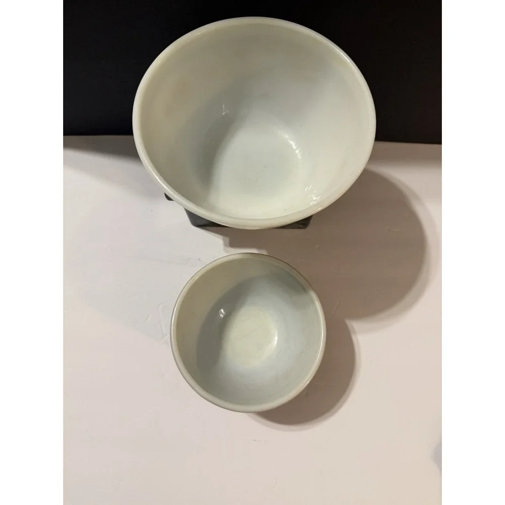 Vintage Pyrex Mixing Bowls – Set of 2 (401 & 402) - Picture 2 of 7